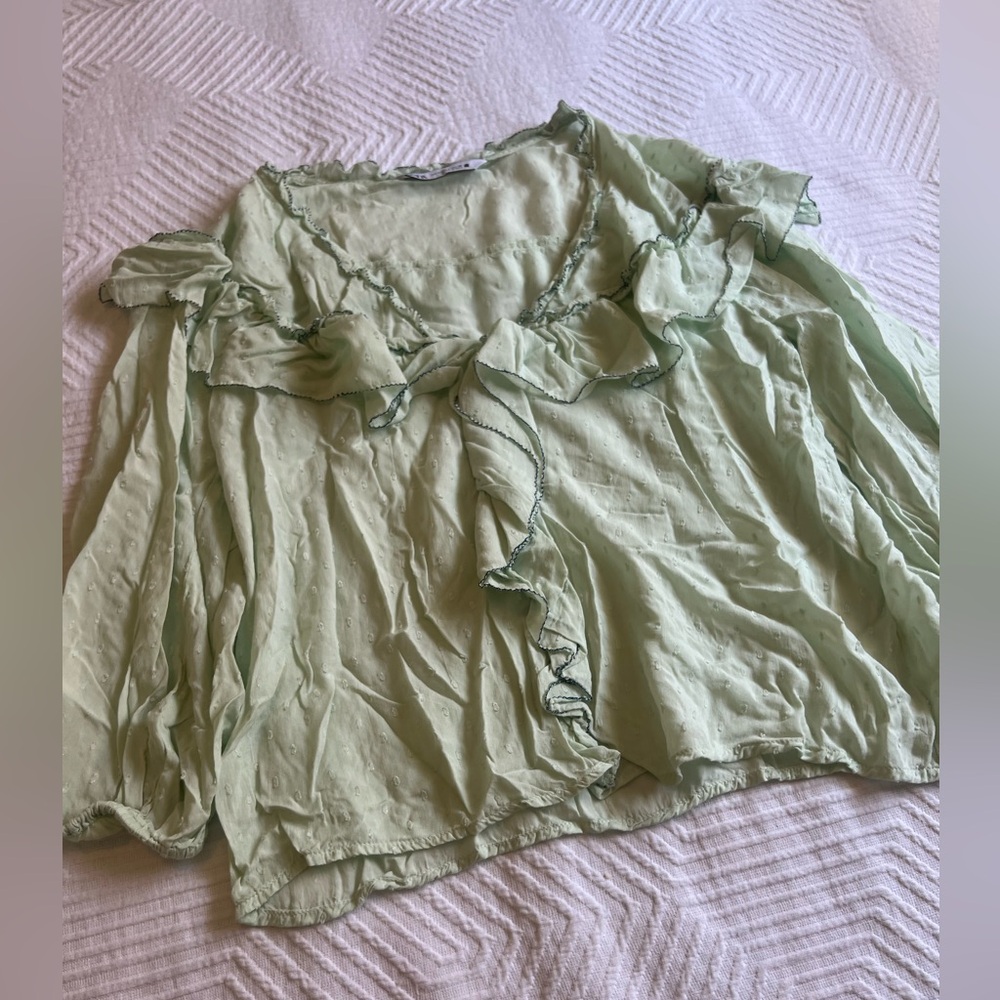 Green Ruffled Women's Top - Picture 4 of 6